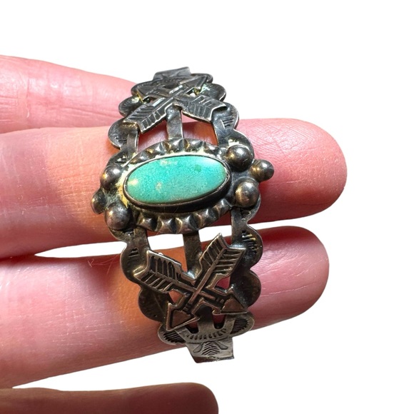 Vintage coin silver Navajo southwestern turquoise etched cuff bracelet - Picture 3 of 10